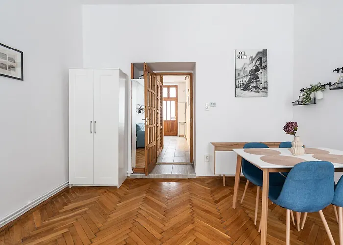 R7 * Budapest